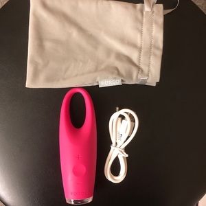 FOREO IRIS illuminating eye massager Magenta